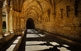 Una ala del claustre de Poblet, que discorre entre el romànic i el gòtic.