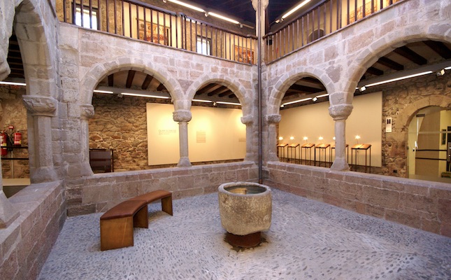 El palau de l'Abadia, a Sant Joan de les Abadesses