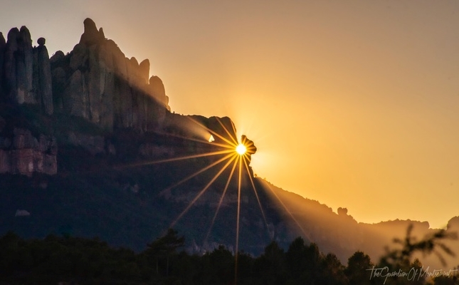 Roca Foradada Montserrat posta de sol