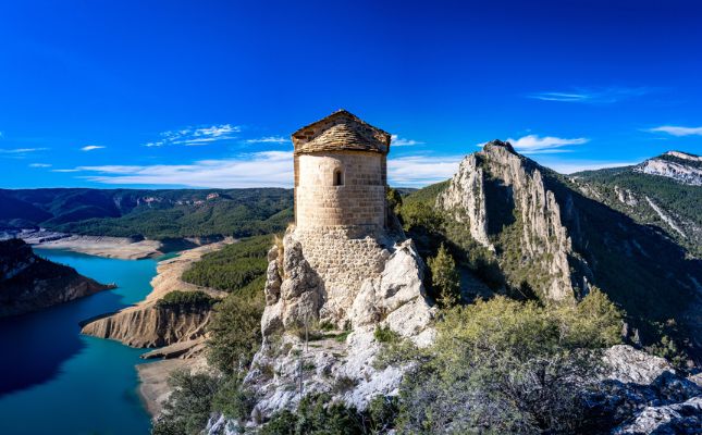 La Pertusa, una de les ermites penjades d'ger