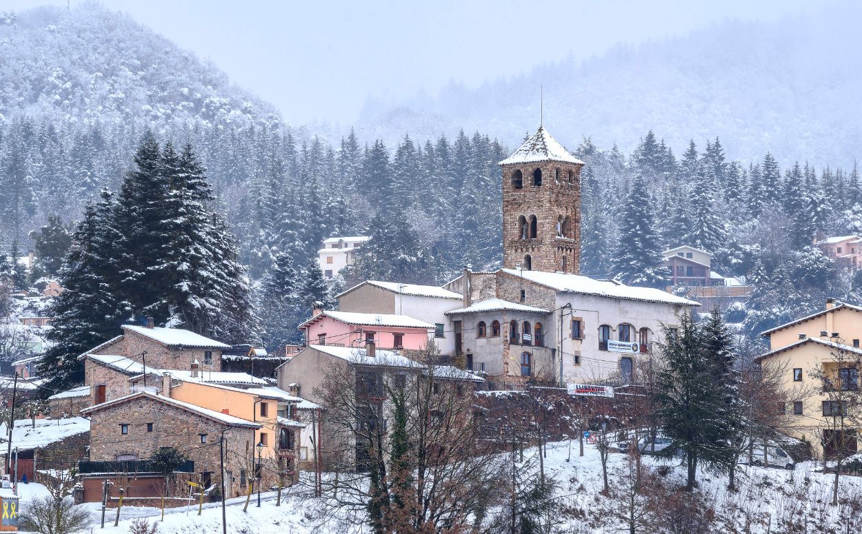 El poble d'Espinelves nevat