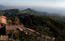 Les muntanyes del Baix Camp des del monestir de Sant Miquel d'Escornalbou