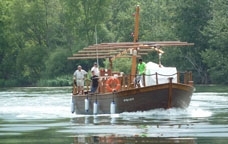 El llagut 'Lo Roget' pel riu Ebre