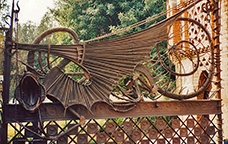 El drac de la porta d'entrada als Pavellons Güell