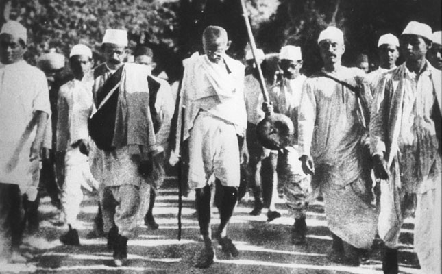 El 5 d'abril de 1930, Gandhi va encapçalar la Marxa de la Sal amb l'objectiu d'aconseguir la independència de l'Índia