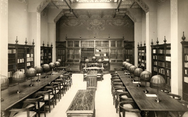 Una imatge antiga de la biblioteca de la Fundació