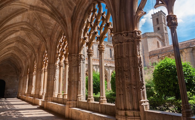 El claustre del Reial Monestir de Santes Creus, al terme d'Aiguamúrcia