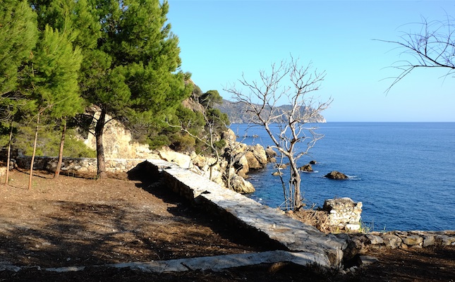 El mirador de la font de Cala Lledó, al camí de ronda de Roses