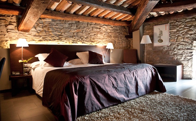 Una de les habitacions de l'hotel Mas Albereda