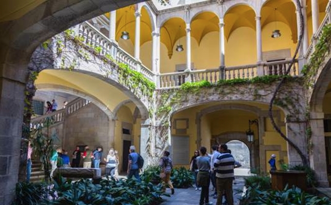 El pati del Palau del Lloctinent, a la plaça del Rei de Barcelona