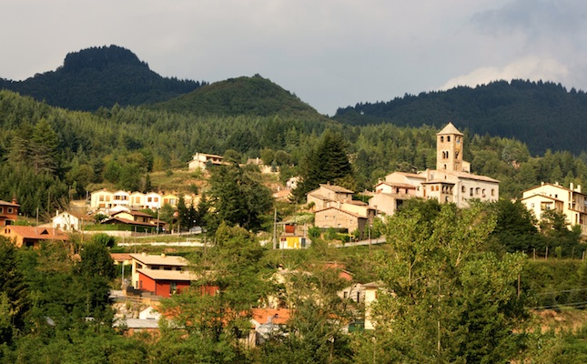 El poble d’Espinelves, envoltat de boscos