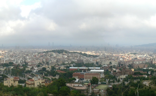 La vista de la ciutat de Barcelona des del passeig de les Aigües de Collserola