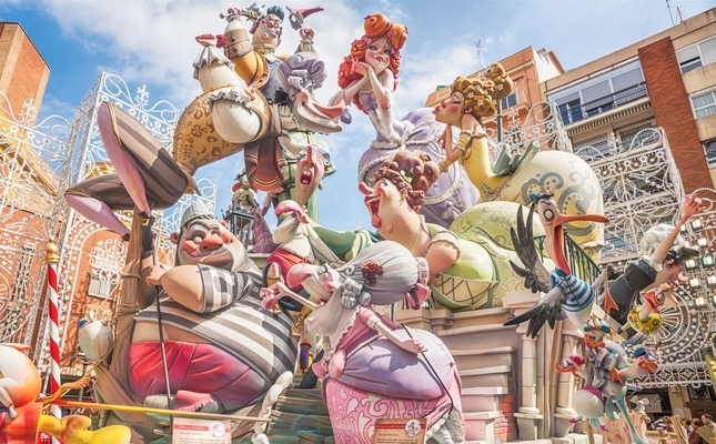 Les falles tenen un caràcter satíric i crític amb temes actuals