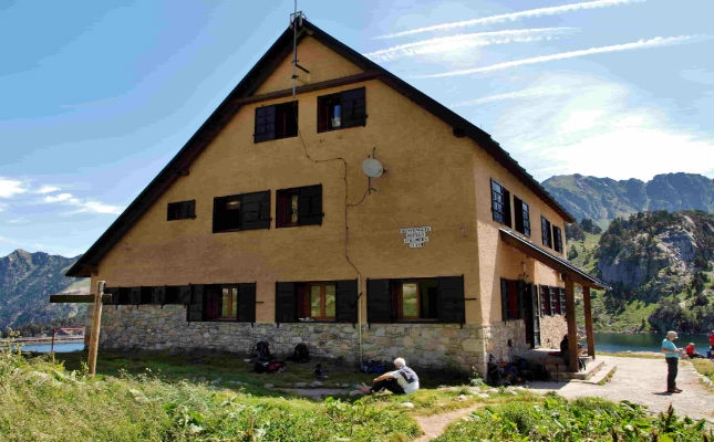 Façana del refugi de Colomers Façana del refugi de Colomers