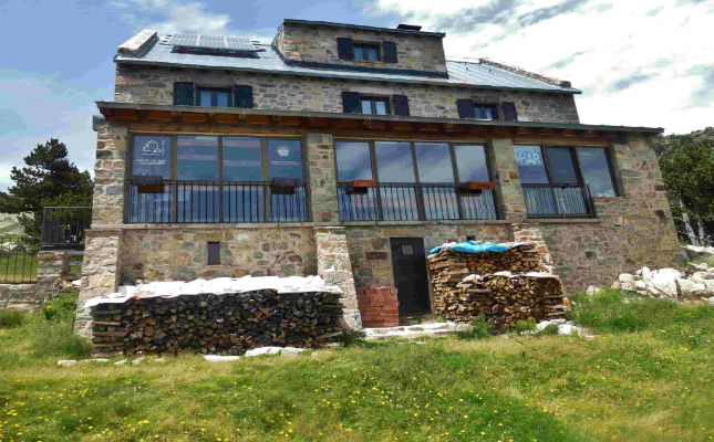 Façana del refugi d'Ulldeter Façana del refugi d'Ulldeter
