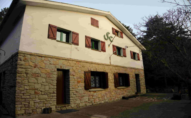 Façana del refugi Caro Façana del refugi Caro