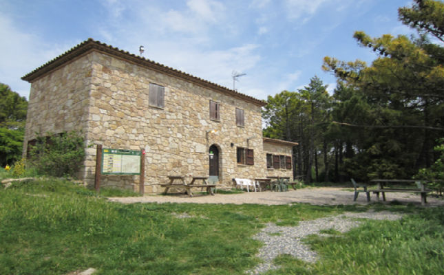 Exterior del refugi La Mussara Exterior del refugi La Mussara