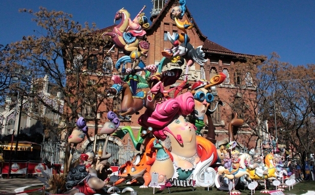 Falla de la Plaça del Mercat Central, una de les més antigues 