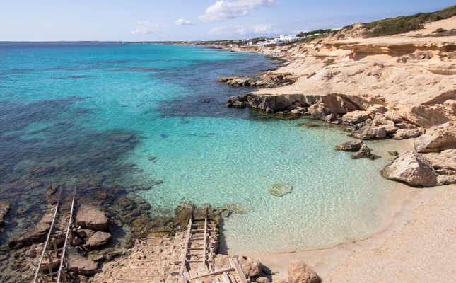 El caló des Mort és una de les platges més boniques de Formentera El caló des Mort és una de les platges més boniques de Formentera