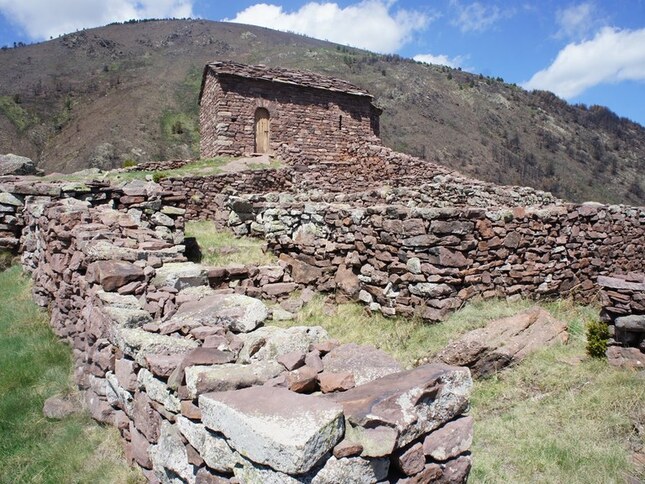 La història del despoblat de Santa Creu de Llagunes es remunta a l'edat del bronze La història del despoblat de Santa Creu de Llagunes es remunta a l'edat del bronze