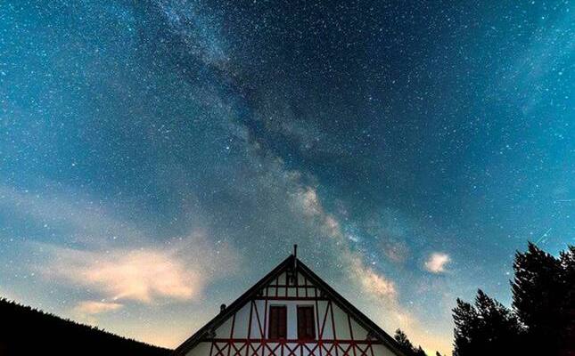 Cel nocturn al refugi Comes de Rubió, al Parc Natural de l'Alt Pirineu