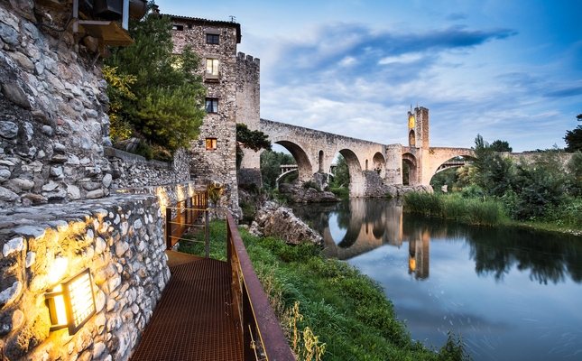 El pont medieval de Besalú està declarat Bé Cultural d'Interès Nacional El pont medieval de Besalú està declarat Bé Cultural d'Interès Nacional