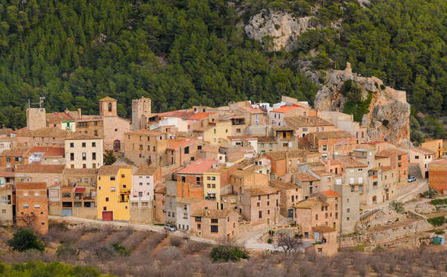 El poblet de Pratdip està envoltat de natura El poblet de Pratdip està envoltat de natura