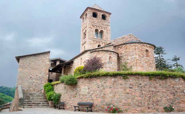 L'església romànica de Sant Vicenç a Espinelves L'església romànica de Sant Vicenç a Espinelves