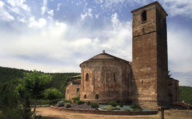 El conjunt monumental de Sant Esteve d'Olius és la joia arquitectònica del poble El conjunt monumental de Sant Esteve d'Olius és la joia arquitectònica del poble