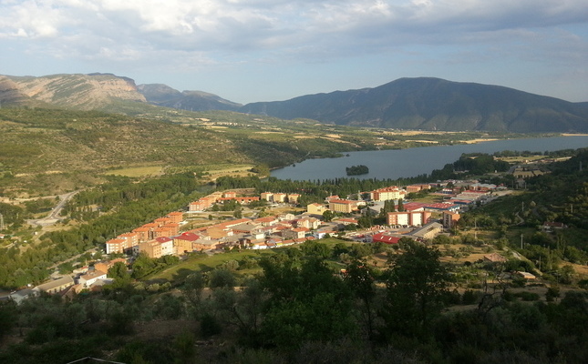 Vista aèria de la Pobla de Segur des de la muntanya de Santa Magdalena Vista aèria de la Pobla de Segur des de la muntanya de Santa Magdalena