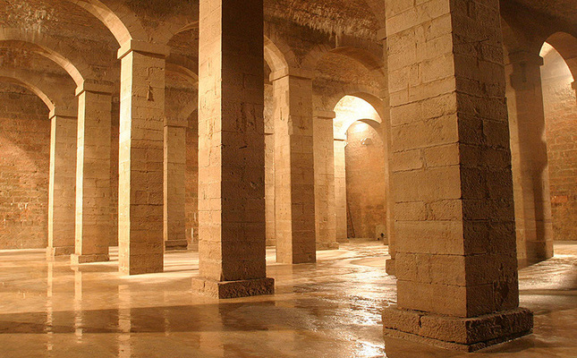 Els dipòsits del Pla de l'Aigua de Lleida es van construir a finals del segle XVIII Els dipòsits del Pla de l'Aigua de Lleida es van construir a finals del segle XVIII