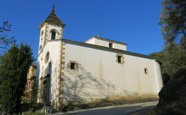 El santuari de Puig-l'agulla va ser reconstruït l'any 1775 pels veïns de la zona