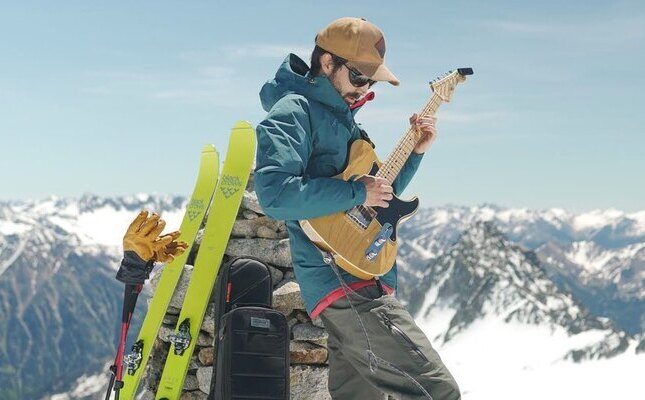 L'alpinista i música Jordi Mestre al tuc de Molières