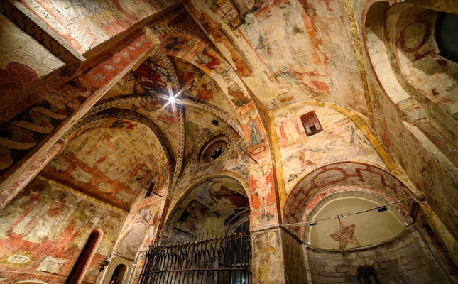 A l'interior de l'església de Sant Andrèu de Salardú es conserven pintures murals del segle XVII A l'interior de l'església de Sant Andrèu de Salardú es conserven pintures murals del segle XVII