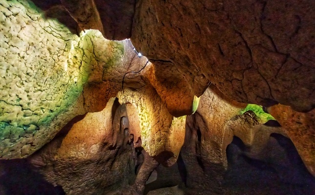 Les meravelloses formes singulars de les coves del Toll Les meravelloses formes singulars de les coves del Toll