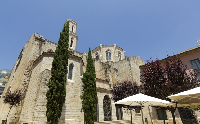 La plaça de Sant Pere és un dels punts de trobada al centre històric, a tocar del Teatre-Museu Dalí La plaça de Sant Pere és un dels punts de trobada al centre històric, a tocar del Teatre-Museu Dalí