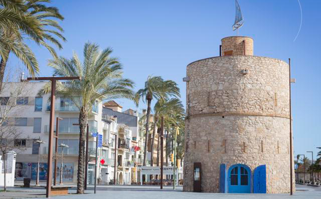 La Torre Blava, al passeig marítim de Vilanova