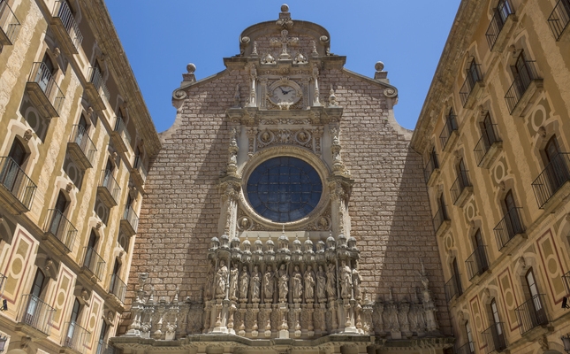 El monestir de Montserrat, l’edifici més icònic de la muntanya més famosa de Catalunya El monestir de Montserrat, l’edifici més icònic de la muntanya més famosa de Catalunya