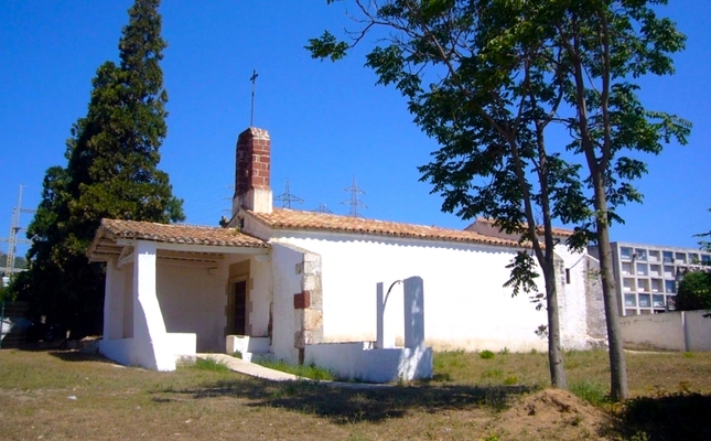 L’ermita de Santa Maria de Sales és un edifici romànic dels segles XI-XII