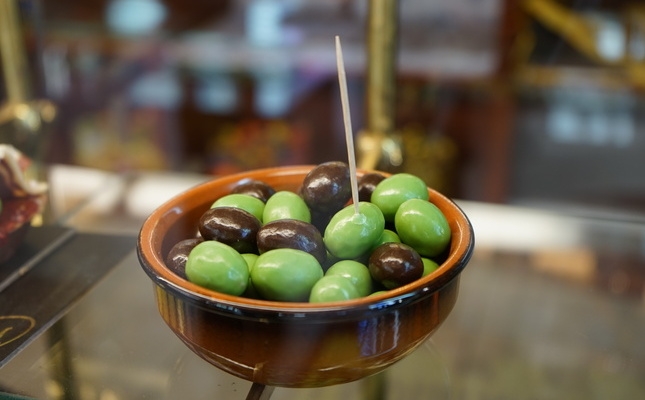 Olives de xocolata a la Pastisseria Viñas, al carrer Major