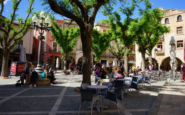 Migdia a la plaça Major