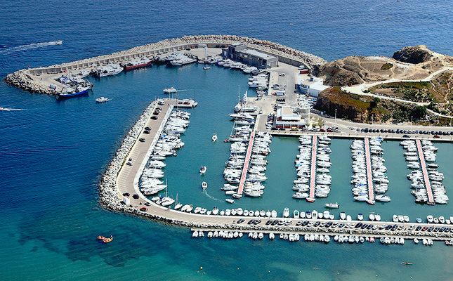 El port de Llançà, amb l’illot del Castellar a la dreta El port de Llançà, amb l’illot del Castellar a la dreta