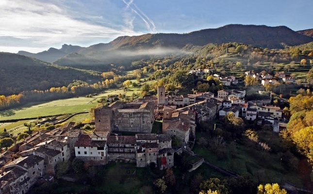 El poble de Santa Pau El poble de Santa Pau