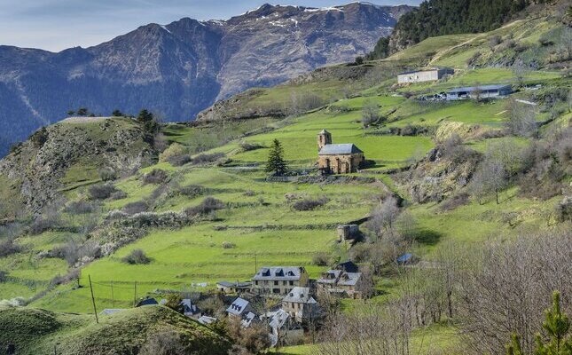 L'església d’Arres de Jos envoltada d'un paisatge únic L'església d’Arres de Jos envoltada d'un paisatge únic