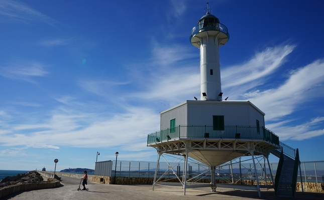 El far de la Banya se situa al dic de Llevant del port de Tarragona El far de la Banya se situa al dic de Llevant del port de Tarragona