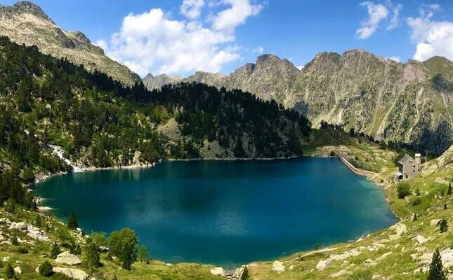 El refugi i l’estany de Saboredo - El refugi i l'estany de Saboredo El refugi i l’estany de Saboredo - El refugi i l'estany de Saboredo