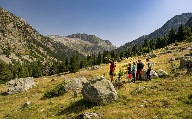 Excursionistes al Parc Nacional d'Aigüestortes i Estany de Sant Maurici