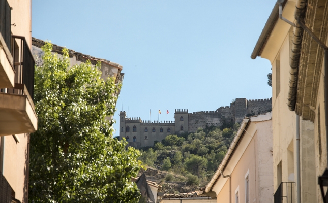 Vistes des del poble al castell de Xàtiva
