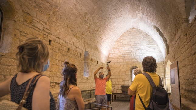 Una de les visites guiades que es fan als municipis de l'Empordanet Una de les visites guiades que es fan als municipis de l'Empordanet
