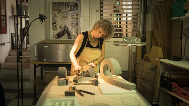 L'artista Pilar Aldana en ple procès creatiu L'artista Pilar Aldana en ple procès creatiu